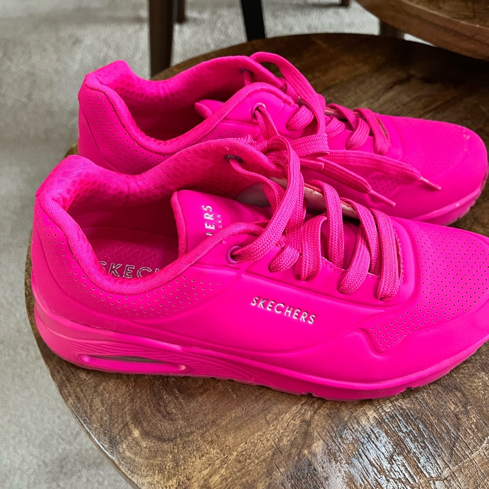 Skechers HOT PINK 8.5M like new